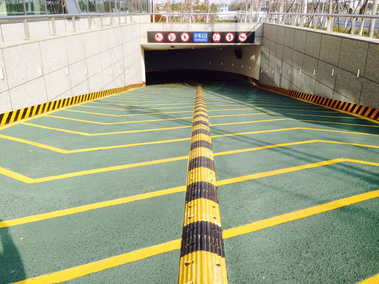 无振动止滑坡道